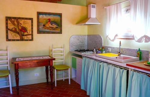 Cascina Apartment | Holiday house in Cascina with private parking
