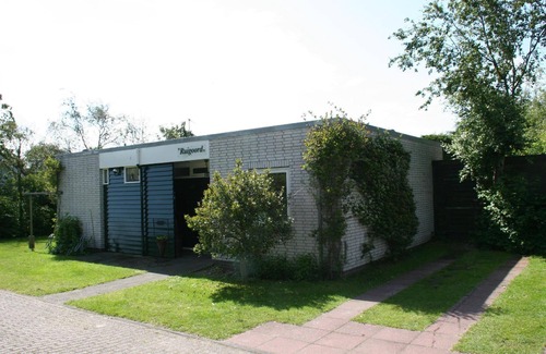 Den Burg House | Holiday House in Den Burg with Private Parking