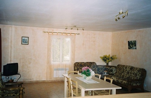 Le Barroux House | Holiday house Le Barroux for 1 - 8 persons with 3 bedrooms - Row house