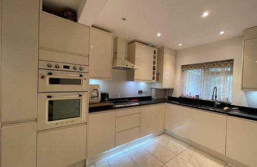 Acton House | Holiday house London for 1 - 7 persons with 4 bedrooms - Row house