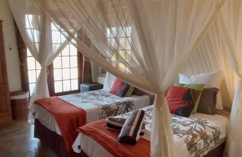 Phalaborwa House | Holiday house Namakgale for 2 - 6 persons with 4 bedrooms - Holiday house