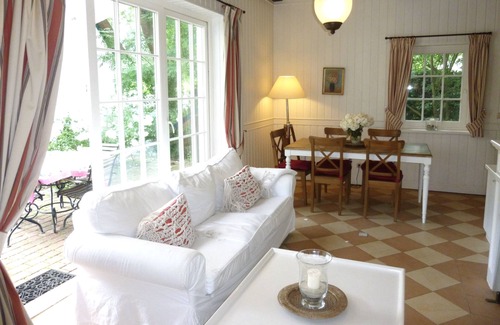 Klein Bollhagen House | Holiday house near the beach with garden, fireplace, WiFi, sauna and whirlpool