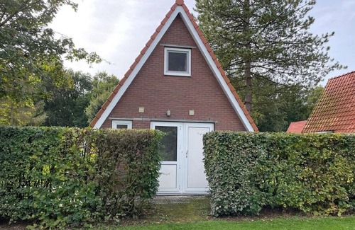 Sint Nicolaasga House | Holiday House in Friesland with Garden