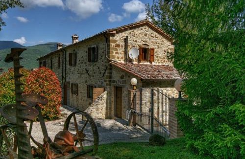 Lisciano Niccone House | Holiday house overlooking lake near Tuscany