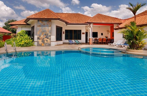 Nong Prue House | Holiday house Pattaya for 1 - 12 persons with 6 bedrooms - Holiday house