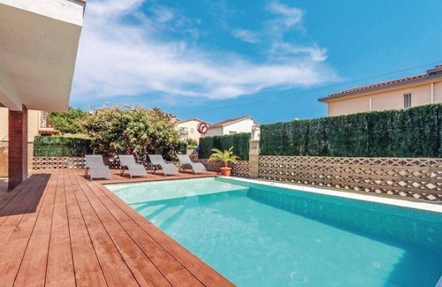 Pineda de Mar House | Holiday house Pineda de Mar for 1 - 12 persons with 5 bedrooms - Holiday home