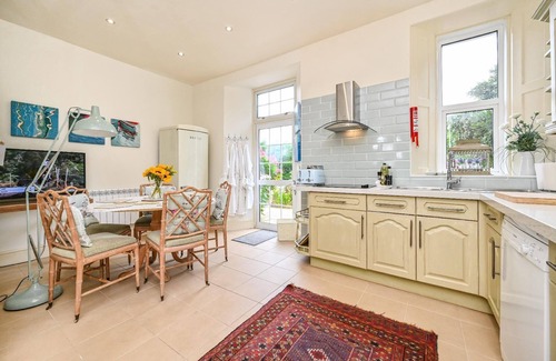 Torquay House | Holiday house Torquay for 1 - 5 persons with 3 bedrooms - Twin house