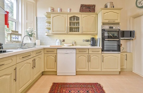 Torquay House | Holiday house Torquay for 1 - 5 persons with 3 bedrooms - Twin house