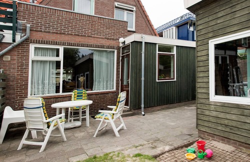 Egmond aan Zee House | Holiday house with 3 bedrooms for 6 people with garden and 500 meters from the beach.