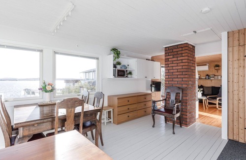 Hoviksnas Ski Chalet | Holiday house with sea views and private beach on Tjörn | SE09009