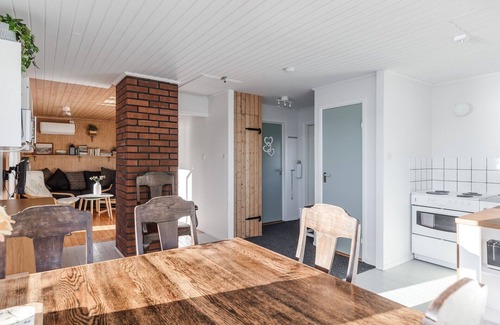 Hoviksnas Ski Chalet | Holiday house with sea views and private beach on Tjörn | SE09009
