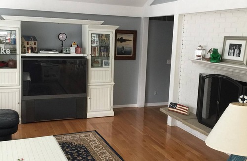 Powers Lake House | Holiday in a Large Home on Beautiful Powers Lake- Just 10 min. from Lake Geneva