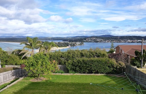 Merimbula House | HOLIDAY IN A VIEW AT THE HILLTON !
