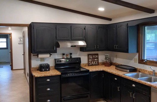 Green Bay House | Holiday in Green Bay! 5 minute walk to Lambeau!