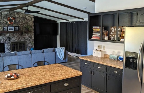 Green Bay House | Holiday in Green Bay! 5 minute walk to Lambeau!