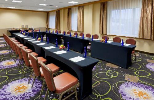Clark Hotel | Holiday Inn Clark - Newark by IHG