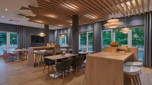 Troisdorf Hotel | Holiday Inn Express Cologne Troisdorf by IHG