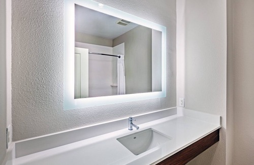Lakeview Jefferson County Hotel | Holiday Inn Express Hotel & Suites PORT ARTHUR by IHG
