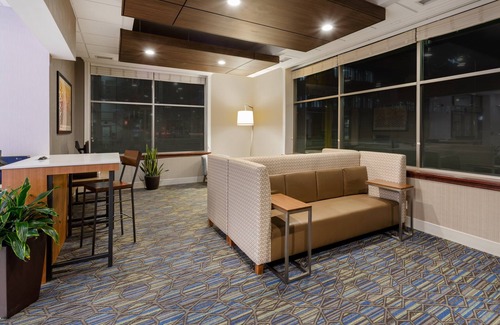 Downtown Minneapolis Hotel | Holiday Inn Express Hotel & Suites Downtown Minneapolis by IHG