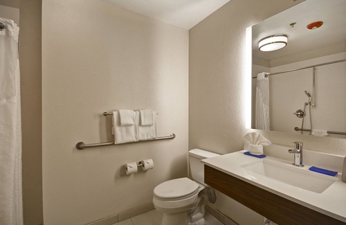 Raisin Hotel | Holiday Inn Express Hotel & Suites River Park by IHG