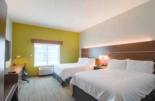 Bearss Plaza Hotel | Holiday Inn Express Hotel & Suites Tampa-USF-Busch Gardens by IHG