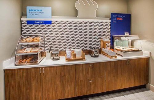 Defiance Hotel | Holiday Inn Express Hotel & Suites Defiance by IHG