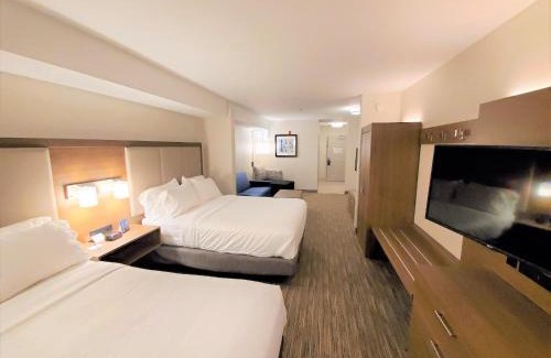Lynnwood Hotel | Holiday Inn Express Hotel & Suites Seattle North - Lynnwood by IHG