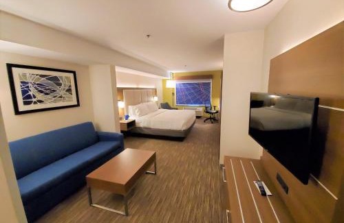 Lynnwood Hotel | Holiday Inn Express Hotel & Suites Seattle North - Lynnwood by IHG