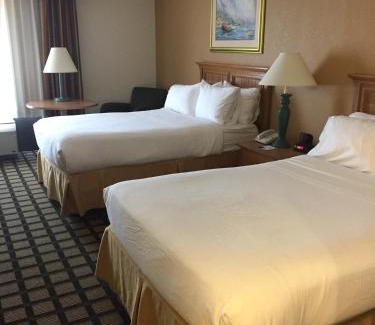Kitty Hawk Hotel | Holiday Inn Express Kitty Hawk - Outer Banks by IHG