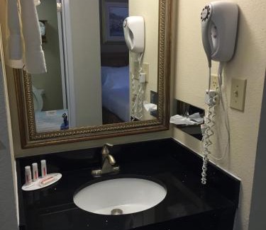 Kitty Hawk Hotel | Holiday Inn Express Kitty Hawk - Outer Banks by IHG