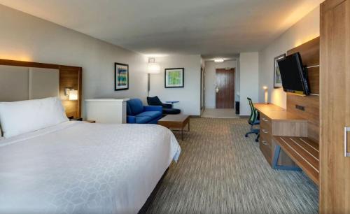 Lake Worth Hotel | Holiday Inn Express Lake Worth NW Loop 820 by IHG