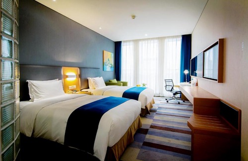 Shizhong District Hotel | Holiday Inn Express Leshan City Square by IHG - High Speed Rail and Leshan Giant Buddha