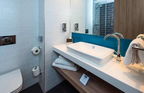 Willen Hotel | Holiday Inn Express Milton Keynes by IHG