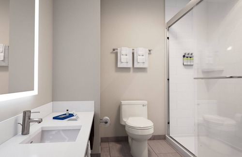 Redding Hotel | Holiday Inn Express Redding North by IHG