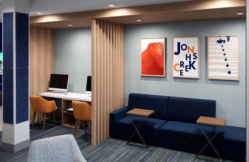 Fossil Creek Hotel | Holiday Inn Express & Suites Ft Worth-Haltom City an IHG Hotel
