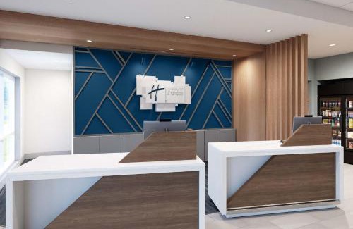 Fossil Creek Hotel | Holiday Inn Express & Suites Ft Worth-Haltom City an IHG Hotel