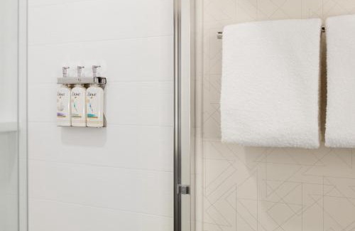 Savannah Hotel | Holiday Inn Express Savannah - Gateway by IHG