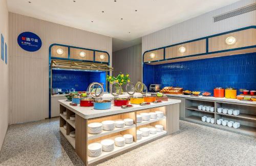 Yangpu Hotel | Holiday Inn Express Shanghai Changyang Road by IHG