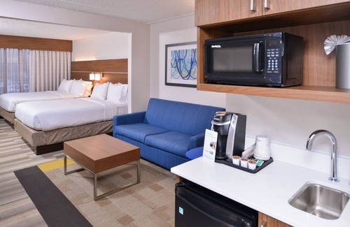 Downtown Indianapolis Hotel | Holiday Inn Express & Suites Indianapolis Dtn-Conv Ctr Area by IHG