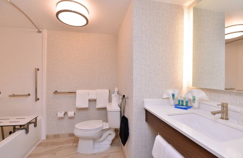 Downtown Indianapolis Hotel | Holiday Inn Express & Suites Indianapolis Dtn-Conv Ctr Area by IHG