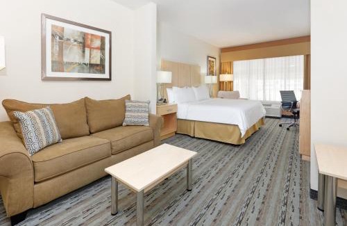 Brooks City Base Hotel | Holiday Inn Express & Suites San Antonio - Brooks City Base by IHG