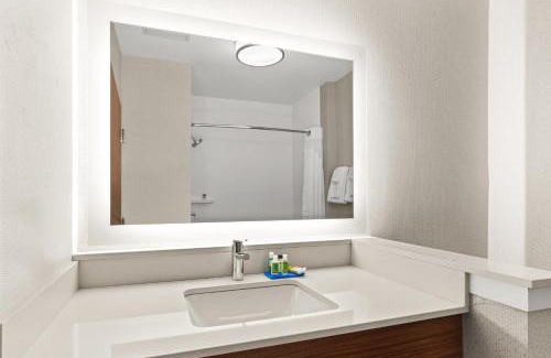 Fairfield Hotel | Holiday Inn Express & Suites - Suisun City by IHG