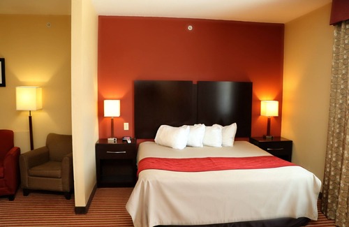 Bridgeport Hotel | Holiday Inn Express & Suites Bridgeport by IHG