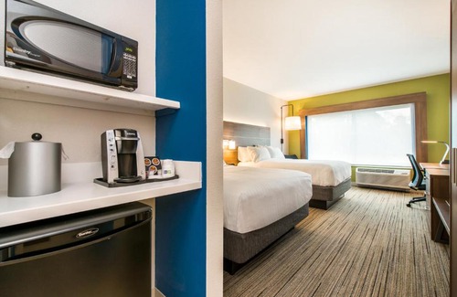 Carrollton Hotel | Holiday Inn Express & Suites - Carrollton West by IHG