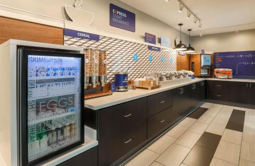 Downtown Fort Worth Hotel | Holiday Inn Express & Suites Fort Worth Downtown by IHG