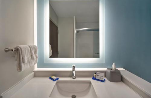 Galveston Hotel | Holiday Inn Express & Suites - Galveston Beach by IHG