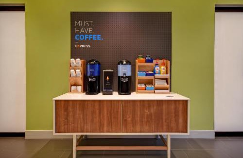 Galveston Hotel | Holiday Inn Express & Suites - Galveston Beach by IHG