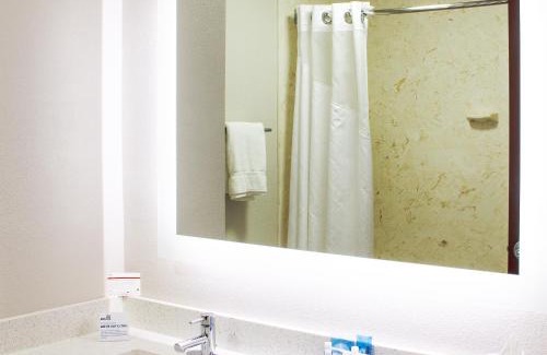 Lexington Hotel | Holiday Inn Express & Suites Lexington Downtown Area-Keeneland by IHG