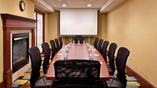 Wadsworth Hotel | Holiday Inn Express & Suites Wadsworth by IHG
