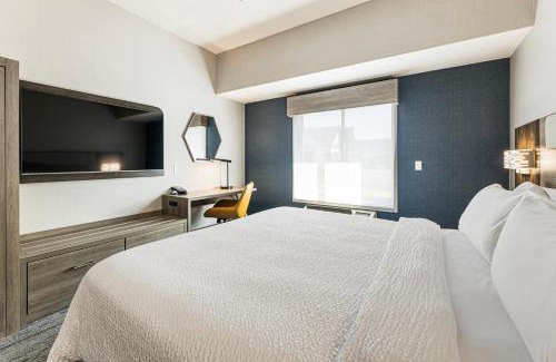 Buford Hotel | Holiday Inn Express & Suites Buford NE - Lake Lanier by IHG